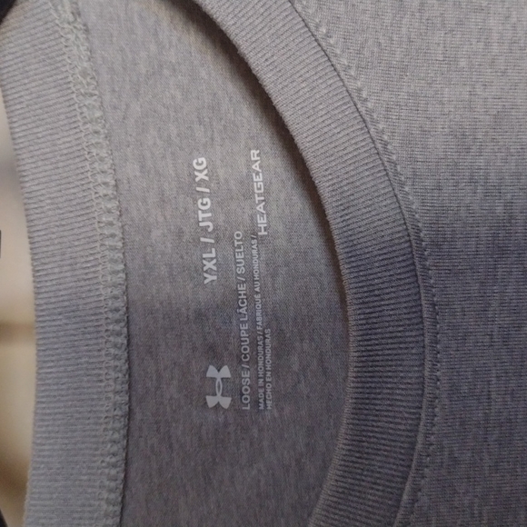 Youth XL Grey Under Armour tee shirt with yellow graphic logo - Picture 2 of 4